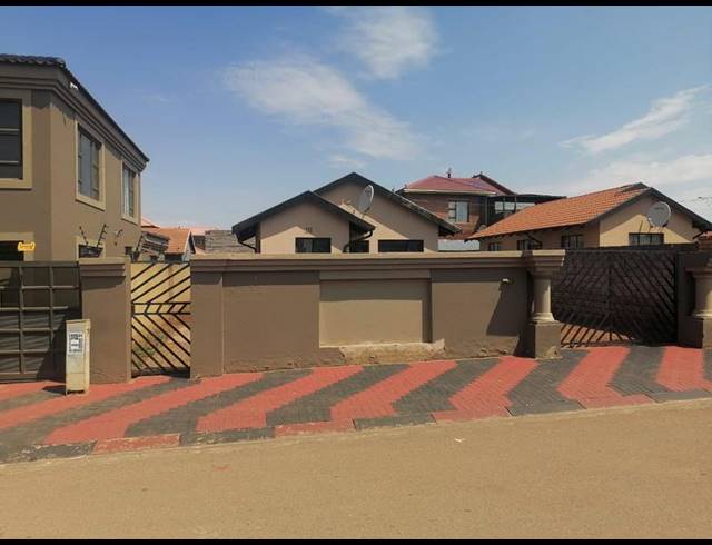2 BEDROOM HOUSE FOR SALE IN PROTEA GLEN
